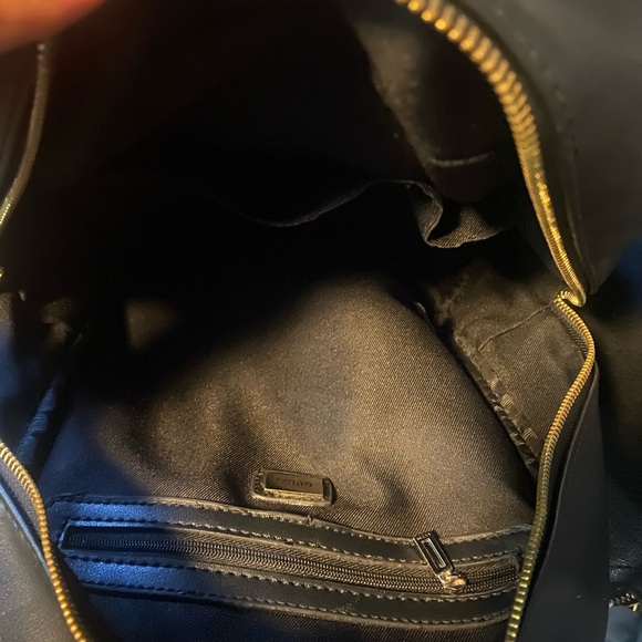 Guess backpack - Picture 3 of 4